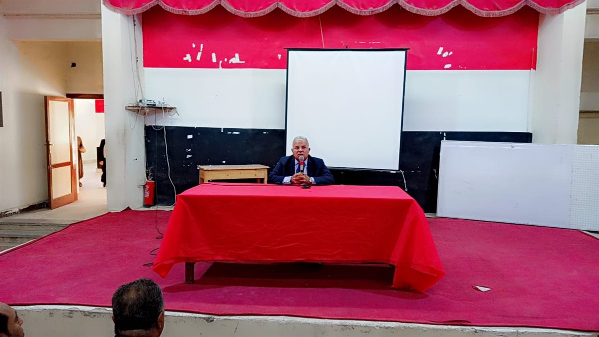 مدير تعليم الفيوم يعقد اجتماعًا مع مديري المدارس المخصصة كلجان انتخابية استعدادًا للانتخابات البرلمانية