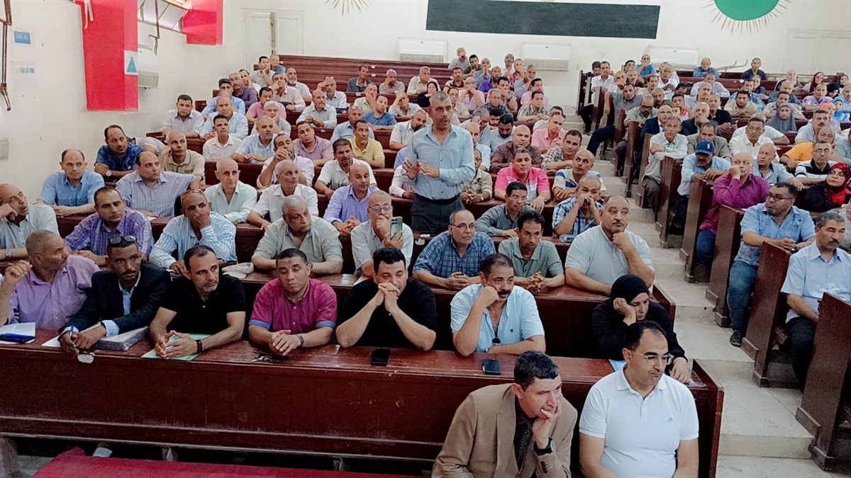 مدير تعليم الفيوم يعقد اجتماعًا مع مديري المدارس المخصصة كلجان انتخابية استعدادًا للانتخابات البرلمانية