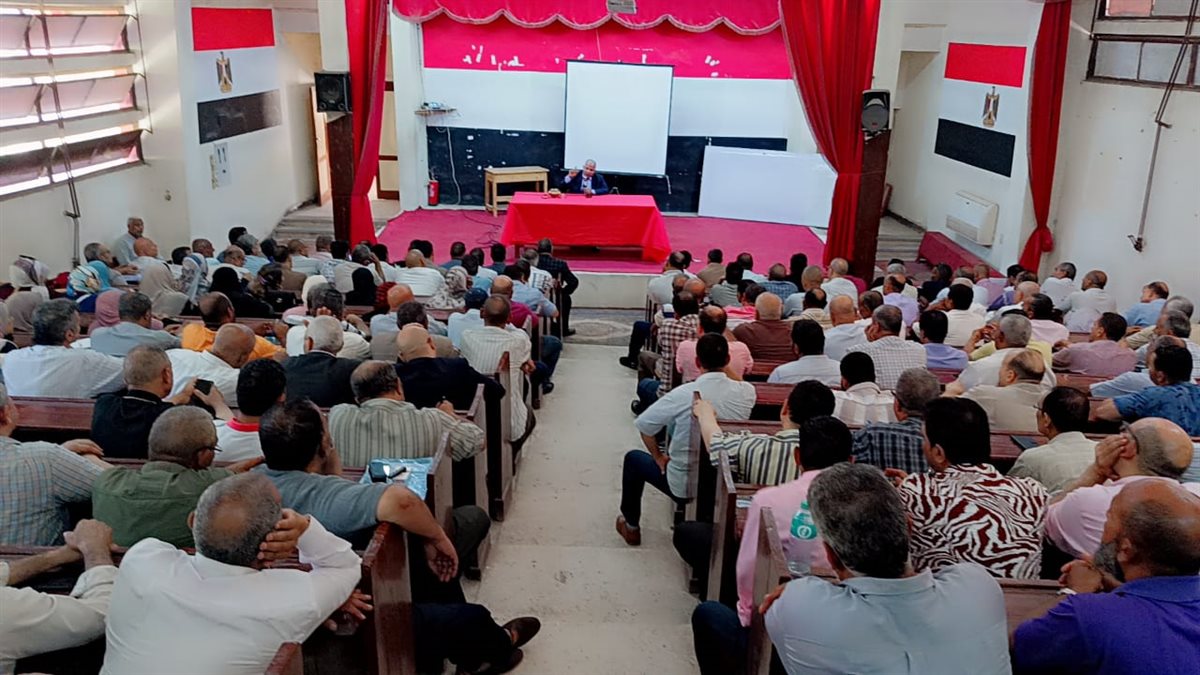 مدير تعليم الفيوم يعقد اجتماعًا مع مديري المدارس المخصصة كلجان انتخابية استعدادًا للانتخابات البرلمانية