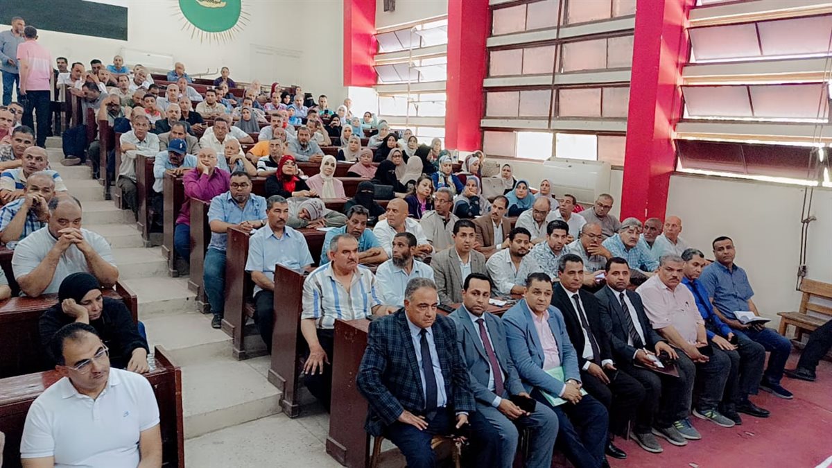 مدير تعليم الفيوم يعقد اجتماعًا مع مديري المدارس المخصصة كلجان انتخابية استعدادًا للانتخابات البرلمانية