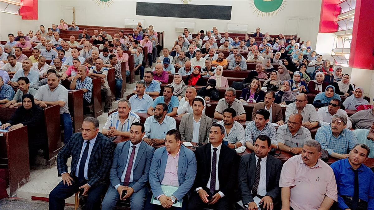 مدير تعليم الفيوم يعقد اجتماعًا مع مديري المدارس المخصصة كلجان انتخابية استعدادًا للانتخابات البرلمانية