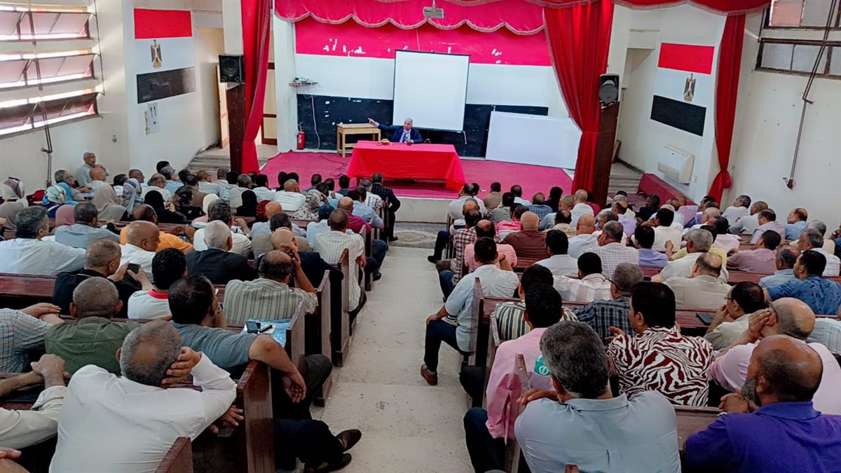 مدير تعليم الفيوم يعقد اجتماعًا مع مديري المدارس المخصصة كلجان انتخابية استعدادًا للانتخابات البرلمانية