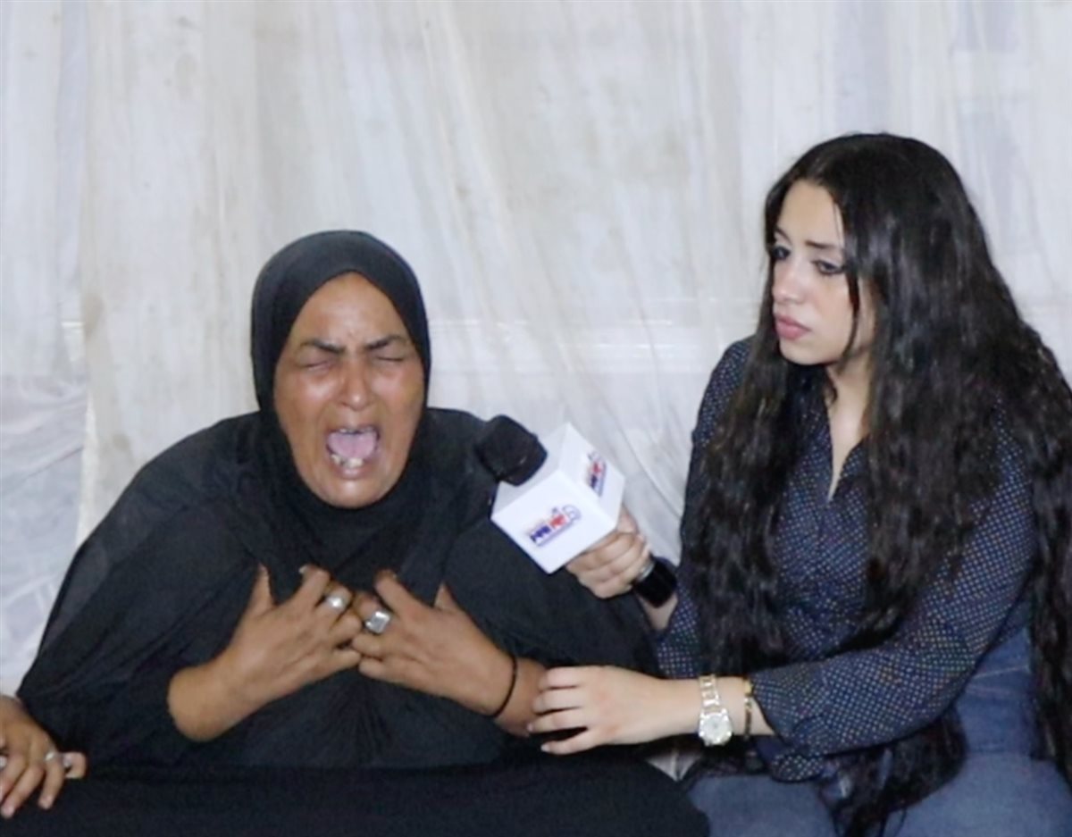 والده امل ضحية زوجها مع مراسلة نيوز رووم&nbsp;