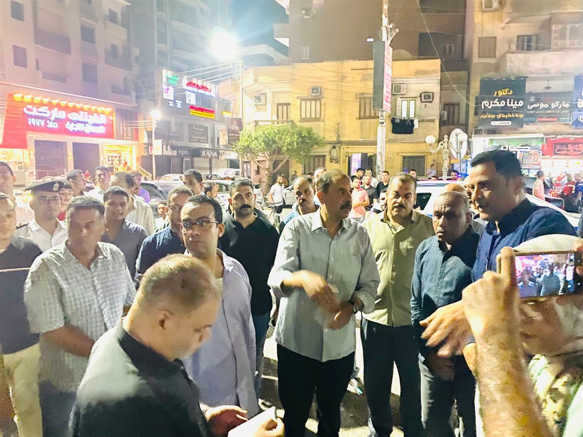مشاجرة بين عمال محال تجارية في الشارع بحي شرق سوهاج