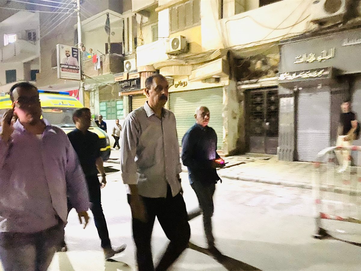 مشاجرة بين عمال محال تجارية في الشارع بحي شرق سوهاج