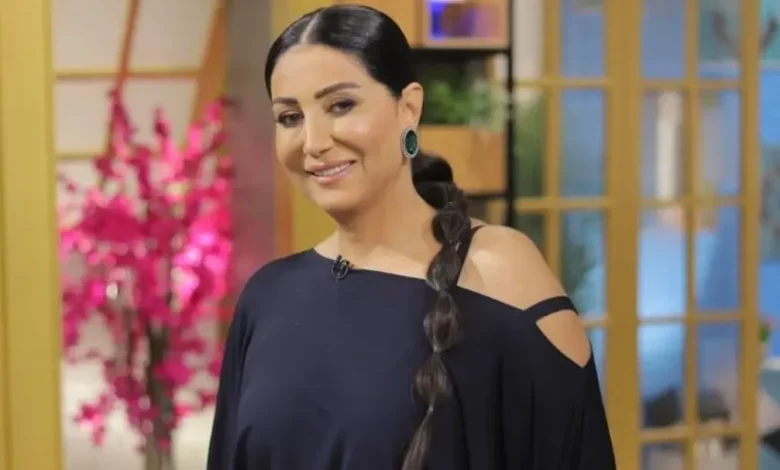 الفنانة وفاء عامر