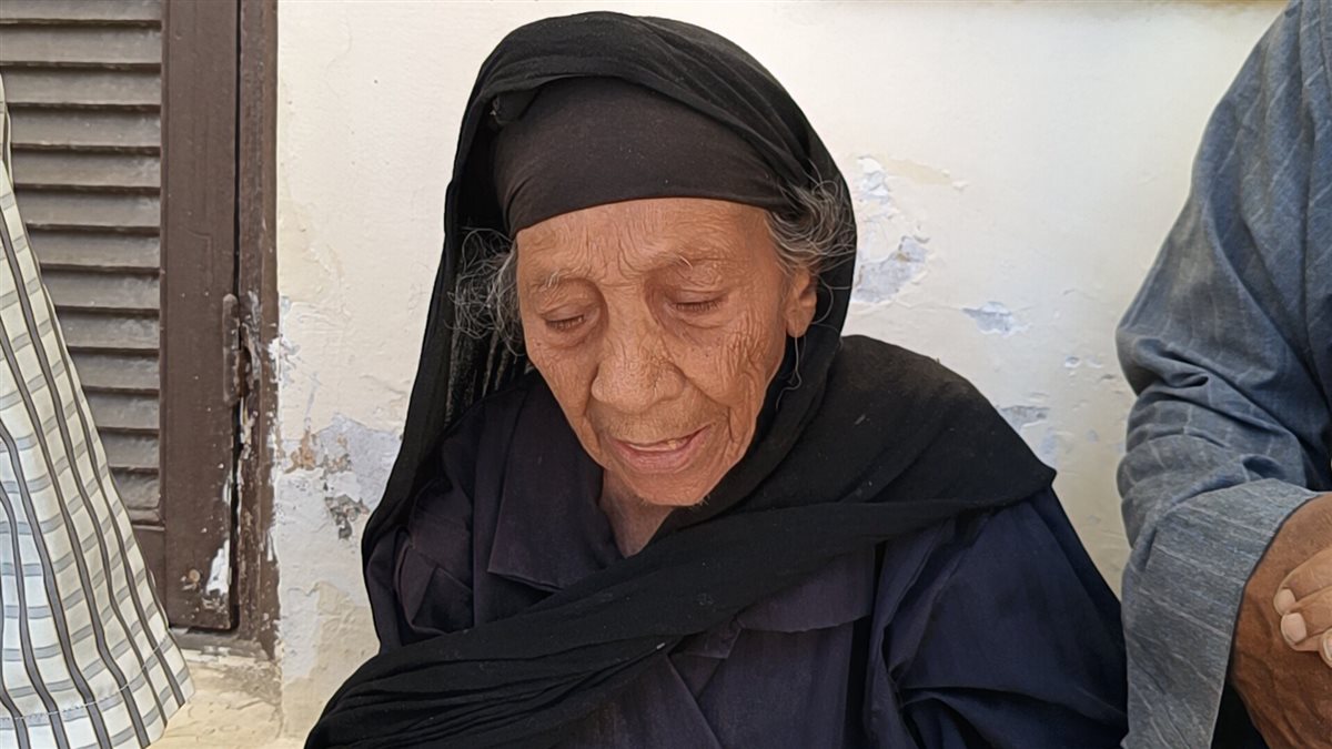رغم فقدان بصرها.. الحاجة وهيبة
