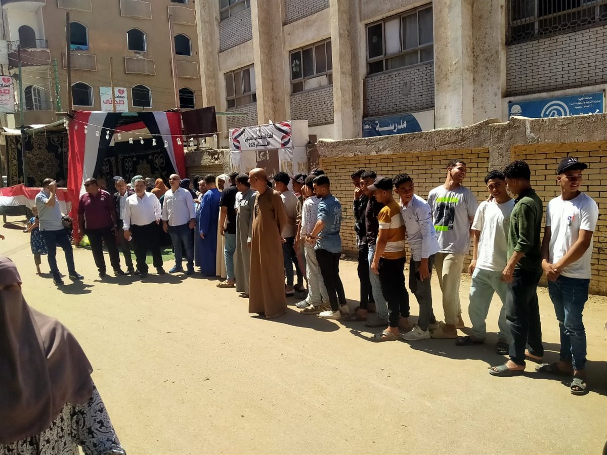 توافد الشباب&nbsp;