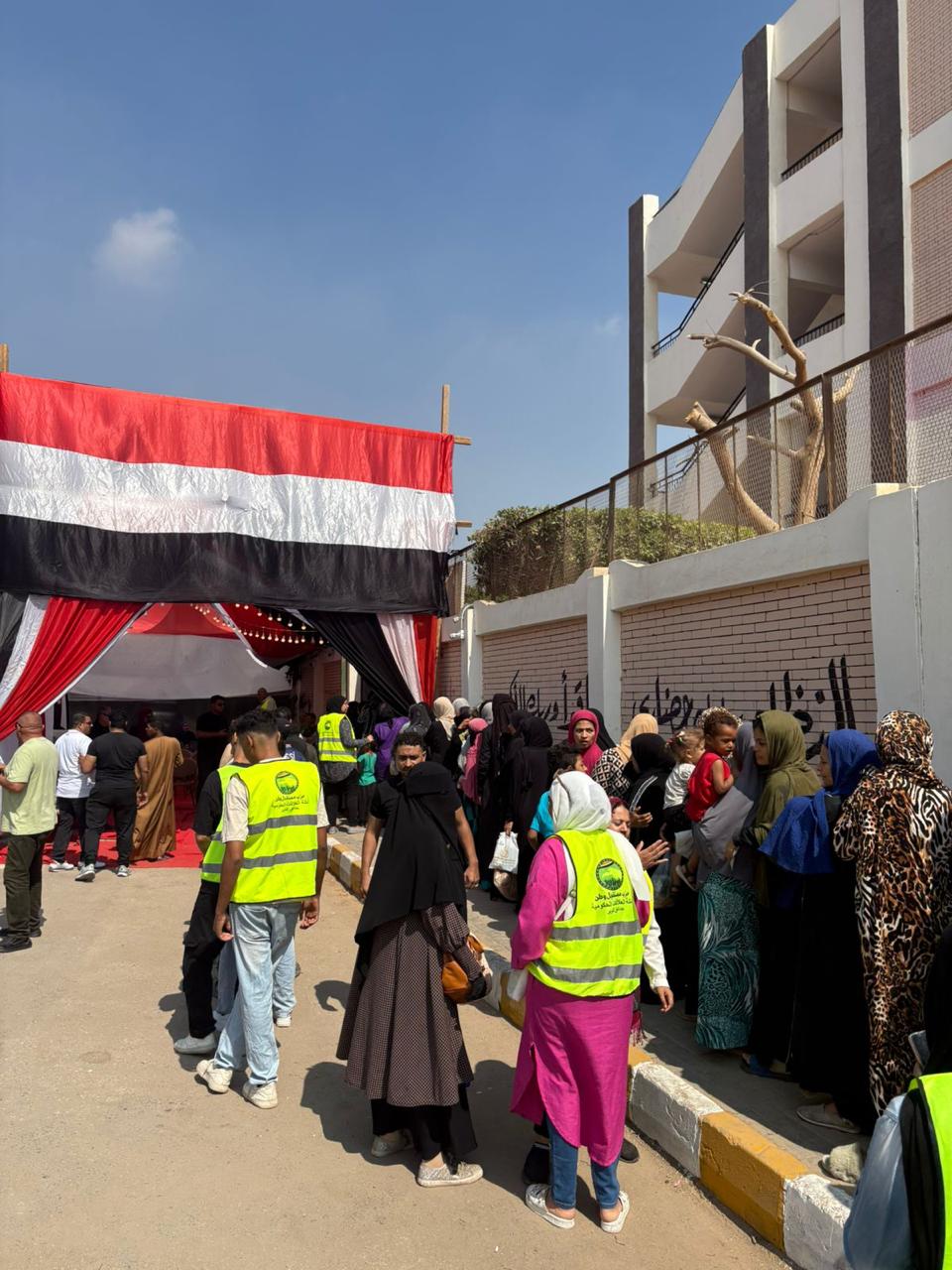 توافد المواطنين