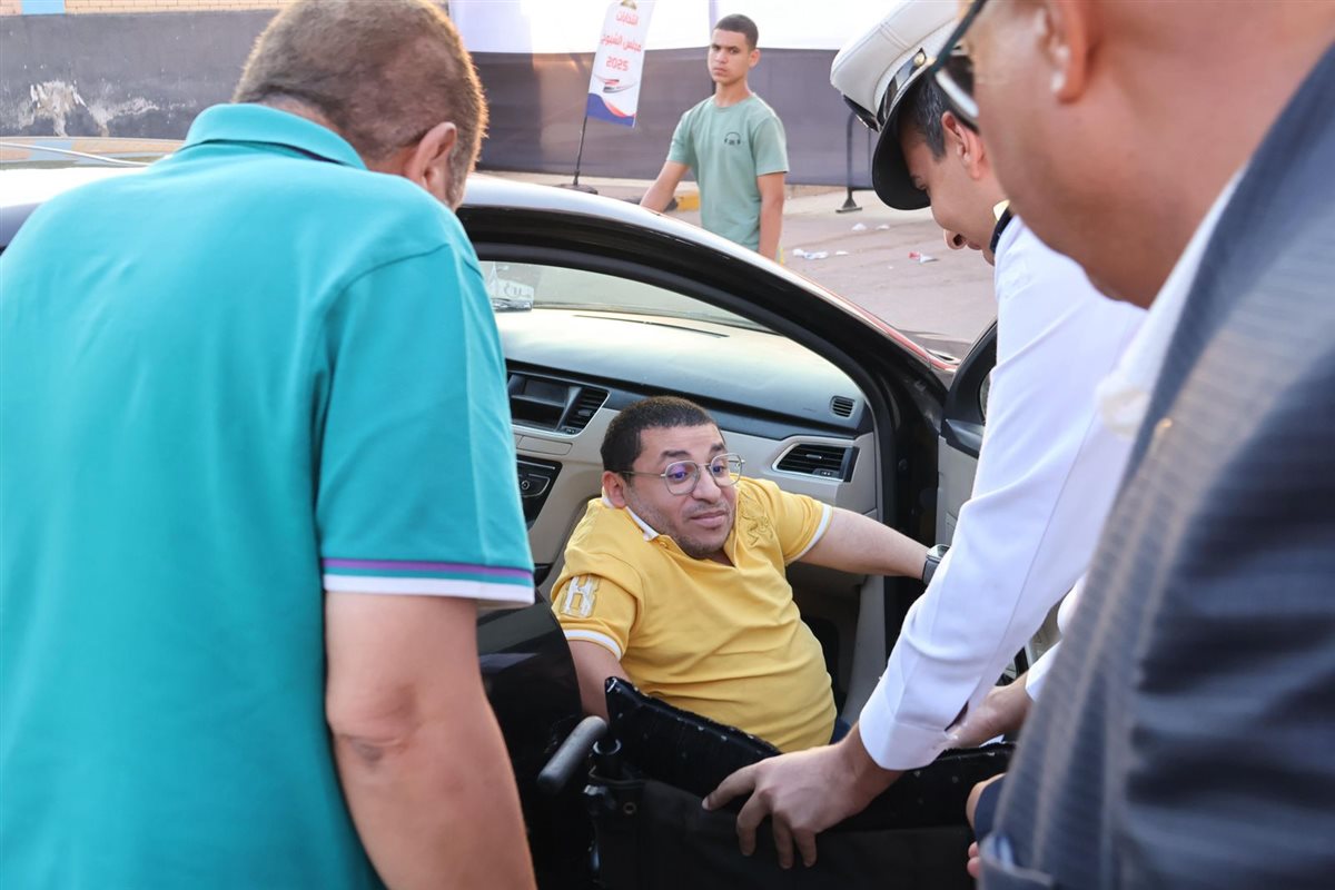 جانب من مساعدة الشرطة للأشخاص&nbsp;