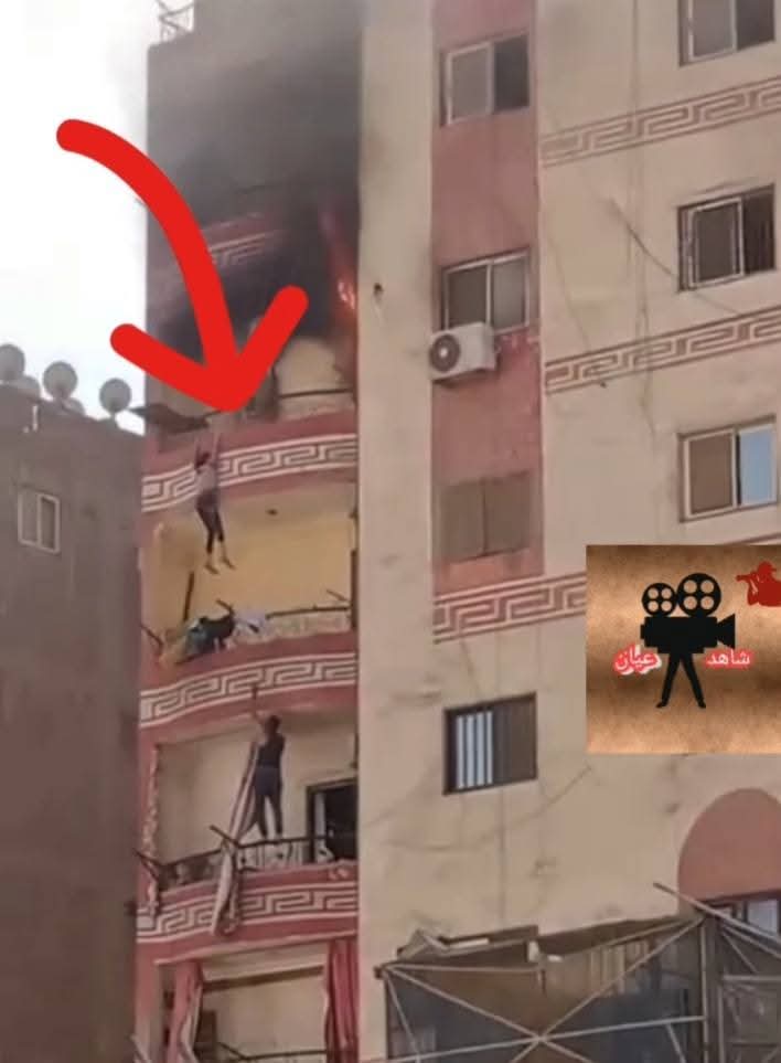لحظة تعلق الفتاة بالشرفة