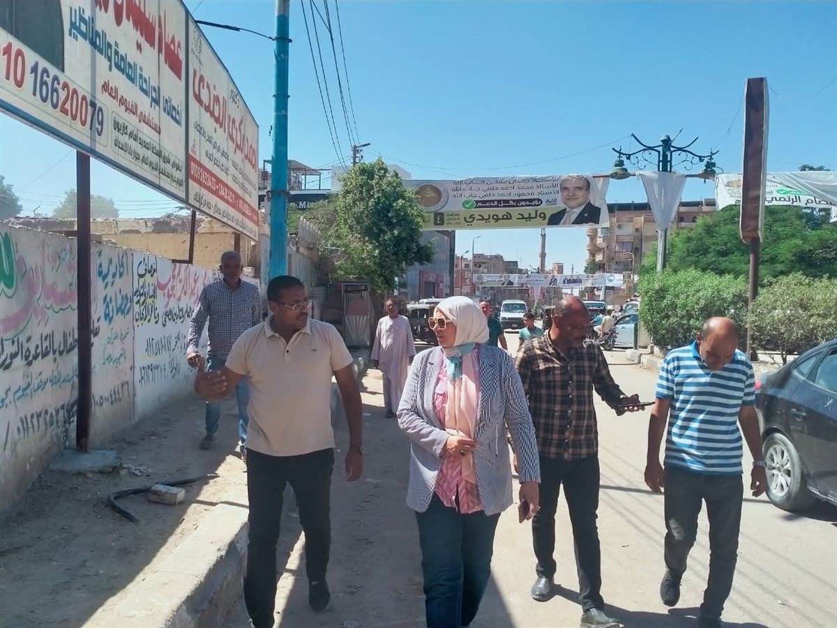 رئيس مركز ابشواى ومدير المواقف يتفقدان أرض أملاك الدولة لإنهاء تجهيزاتها لتسكين سيارات الاجرة خط الفيوم &nbsp;<br>&nbsp;