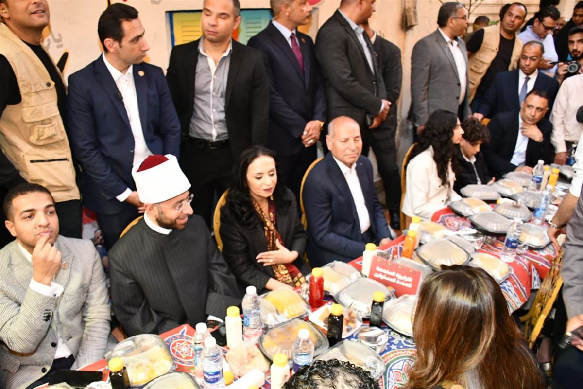 وزير الأوقاف يشارك في إفطار المطرية السنوي