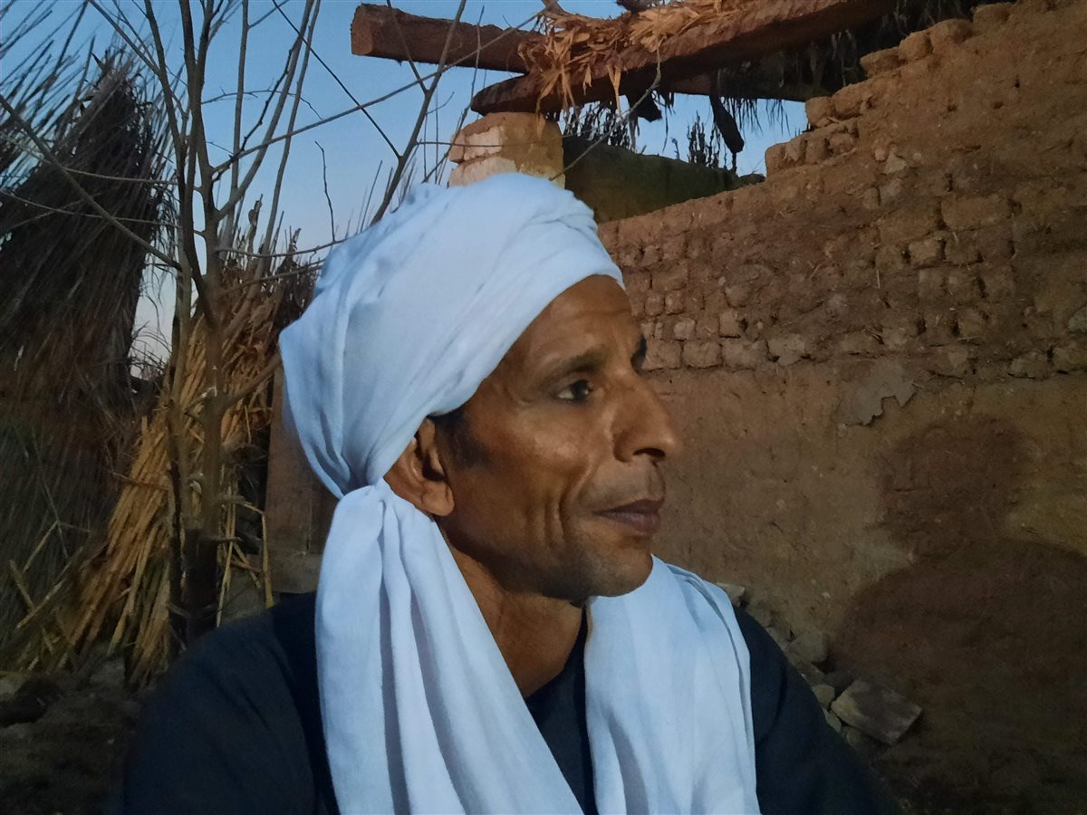 كامل حارس مقبرة الملك إخناتون في المنيا