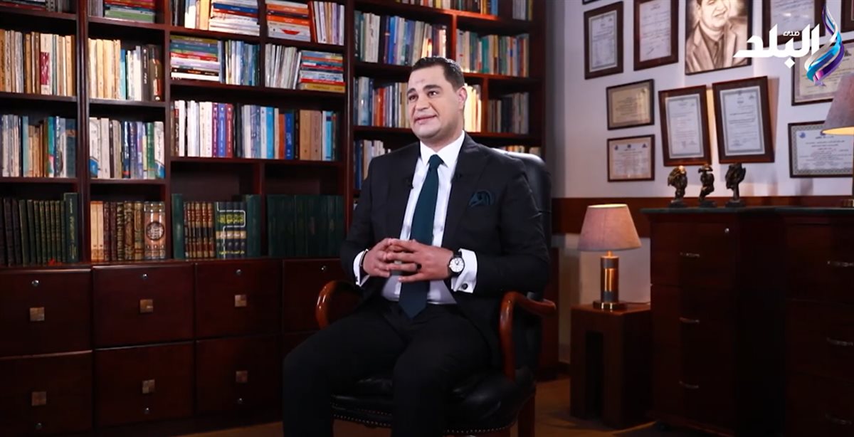 <strong> الدكتور أحمد هارون</strong>