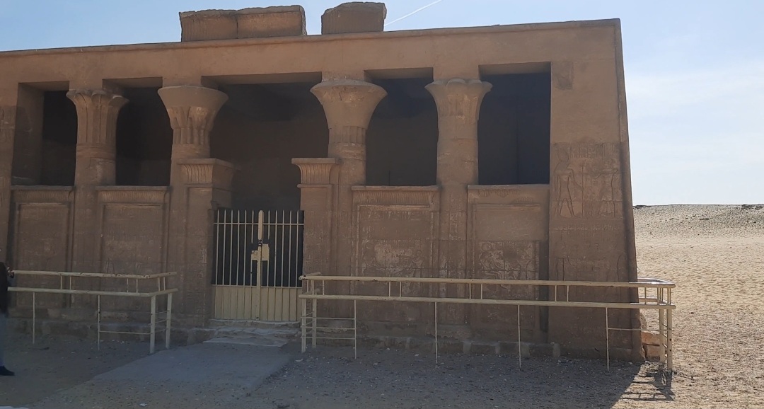 صورة من المعبد
