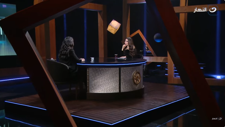 <strong> الفنانة نهى عابدين</strong>