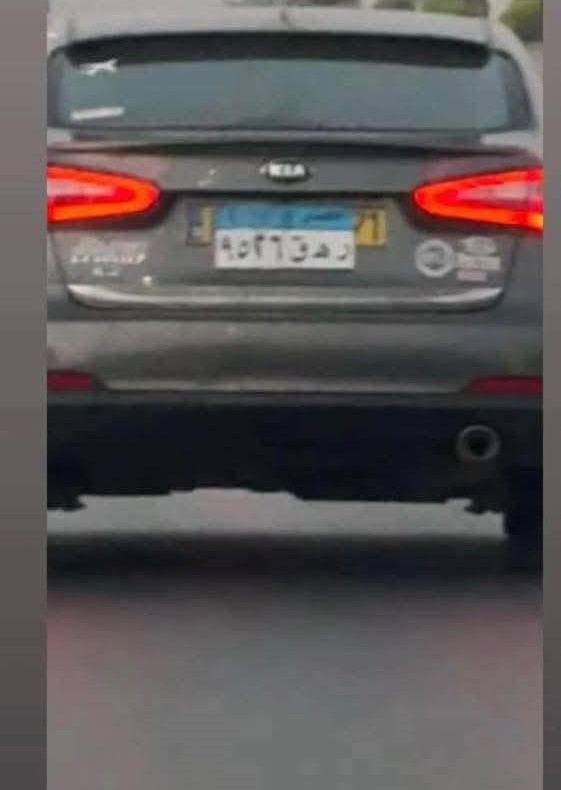 احدى السيارتين&nbsp;