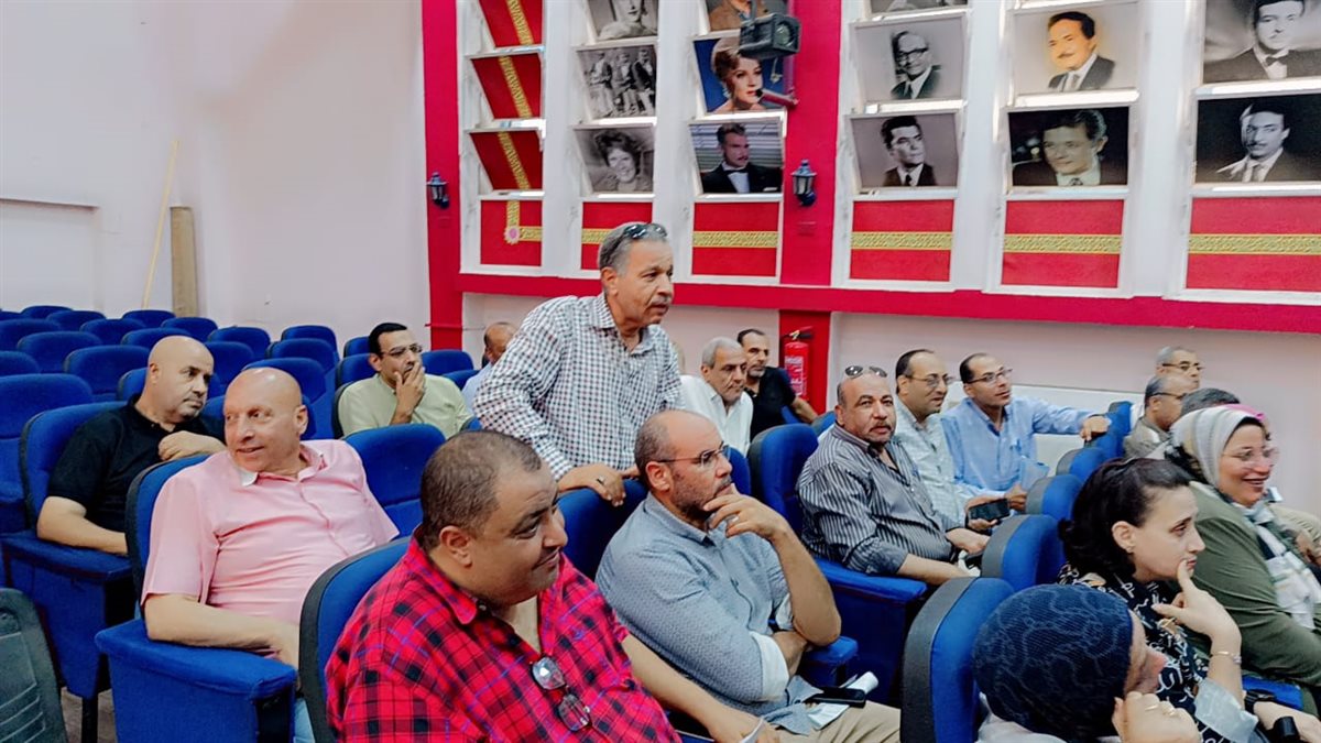 ندوات توعوية لنشر الوعي لدى الطلاب وأولياء الأمور بمدارس الفيوم حول نظام البكالوريا المصرية
