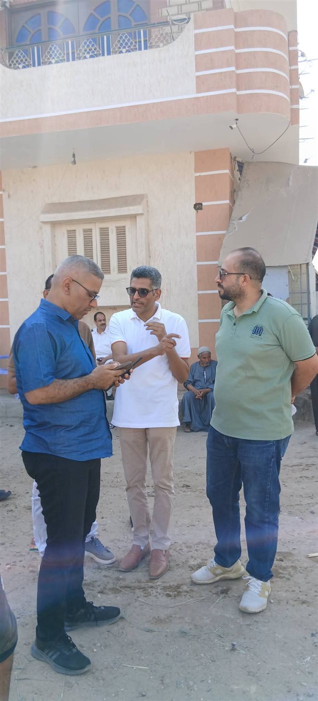 غرق شوارع قرية عتامنة الجعافرة مركز إطسا ورئيس المركز لن اغادر الموقع لا بعد حل المشكلة