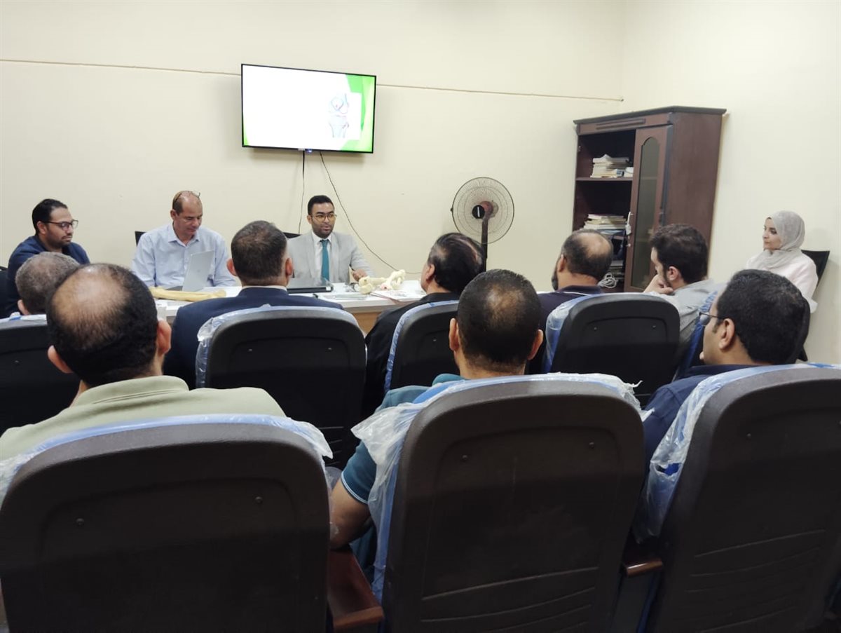 وكيل الصحة يشهد اللقاء العلمي الدوري القسم العظام بمستشفى الفيوم العام<br>