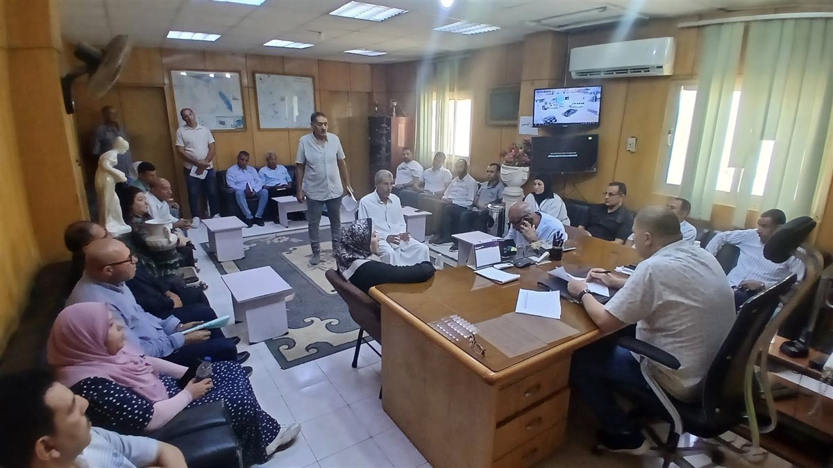 السكرتير العام الفيوم يناقش العديد من الشكاوى والمطالب الجماهيرية بطامية