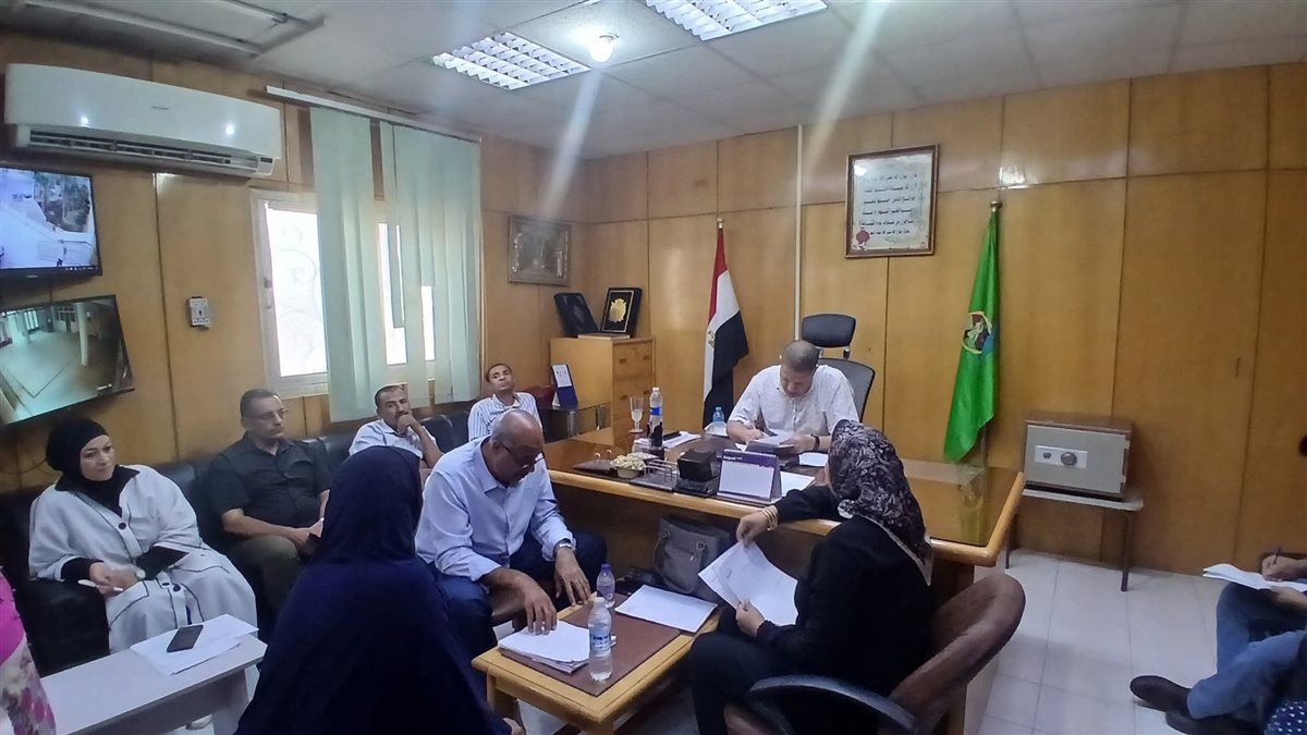 السكرتير العام الفيوم يناقش العديد من الشكاوى والمطالب الجماهيرية بطامية