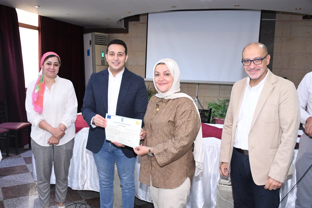 نائب محافظ الفيوم يُكرم المشاركين بالبرنامج التدريبي