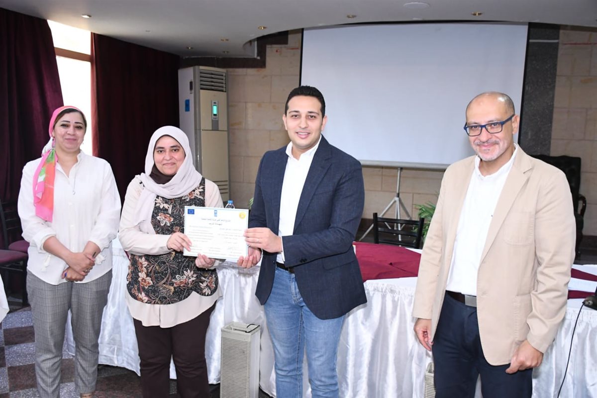نائب محافظ الفيوم يُكرم المشاركين بالبرنامج التدريبي