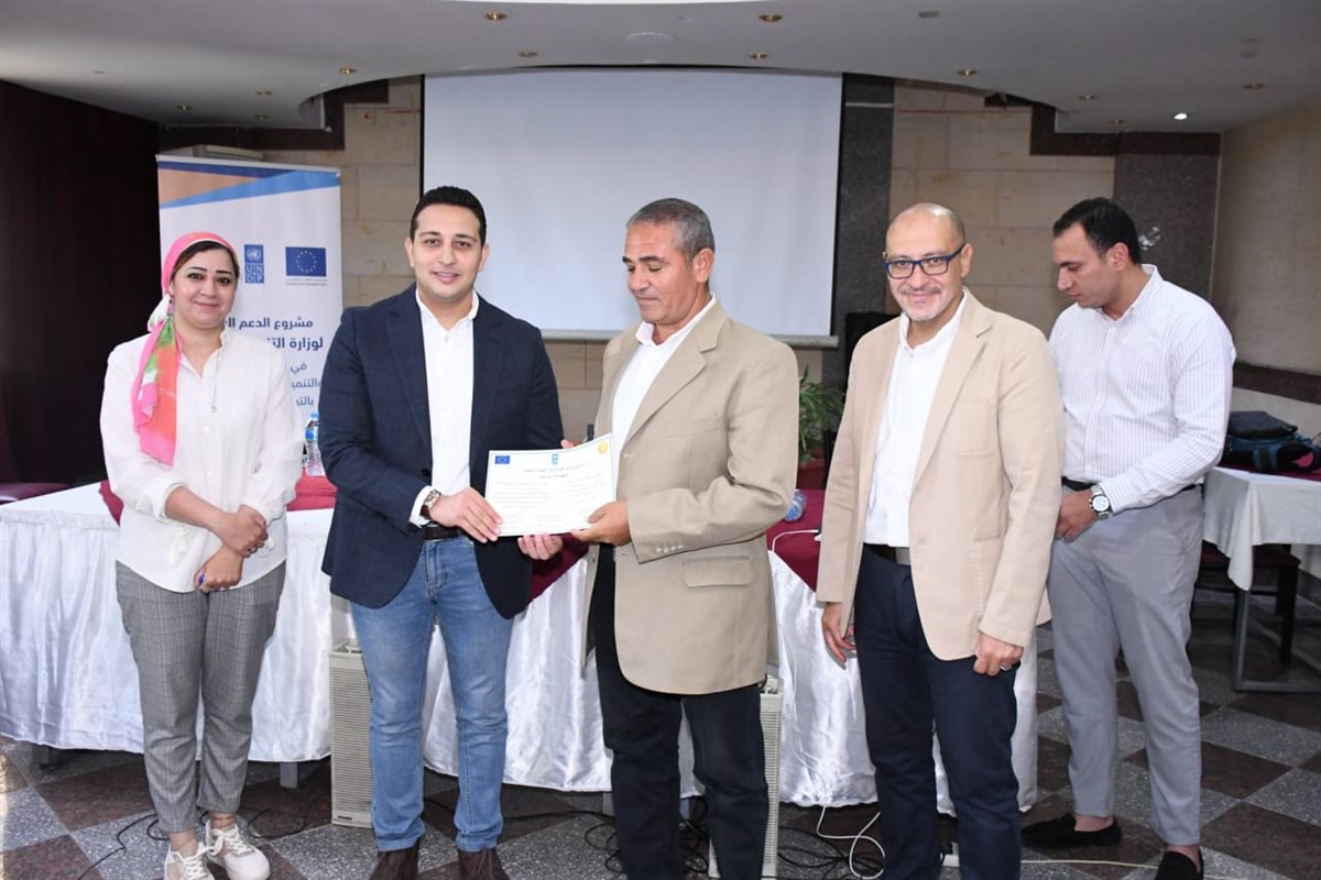 نائب محافظ الفيوم يُكرم المشاركين بالبرنامج التدريبي