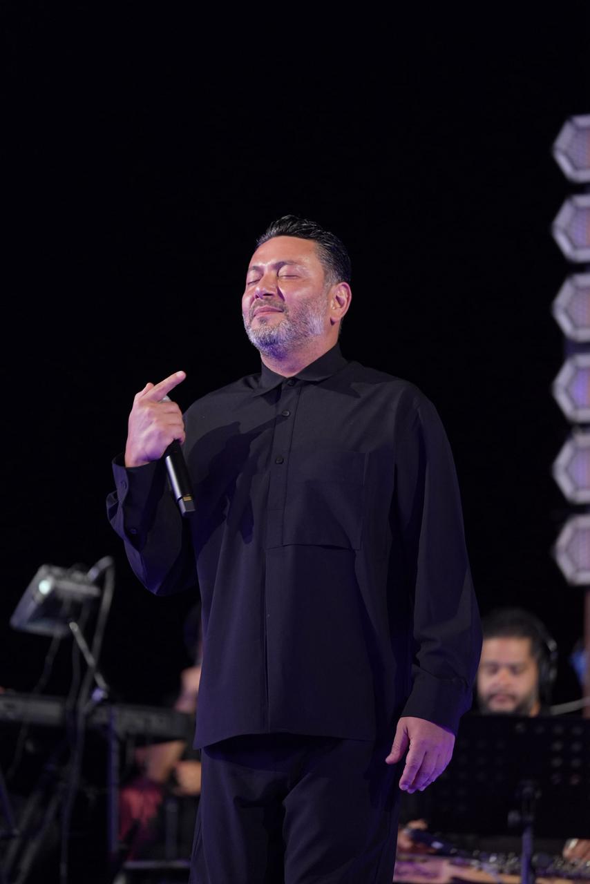 زياد برجي يشعل حفله في الساحل الشمالي