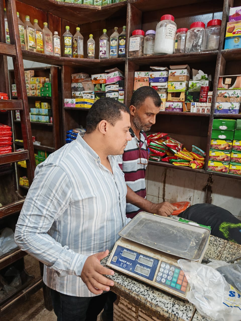 تموين الفيوم يضبط 98 مخالفة تموينية متنوعة خلال حملة مكبرة على الأسواق