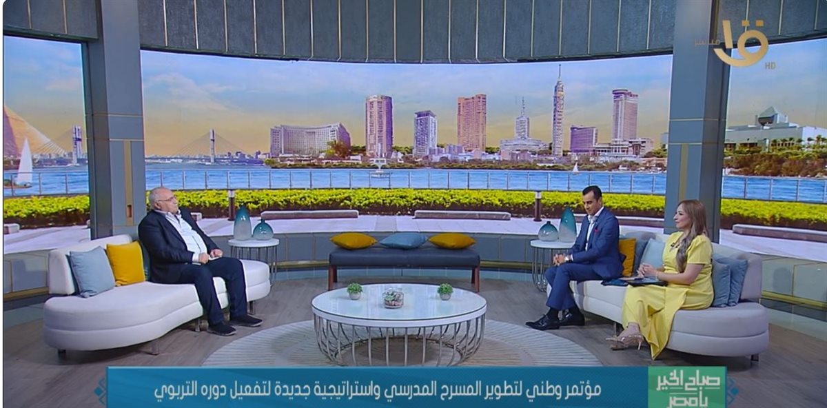 <strong>الفنان عزت زين</strong>