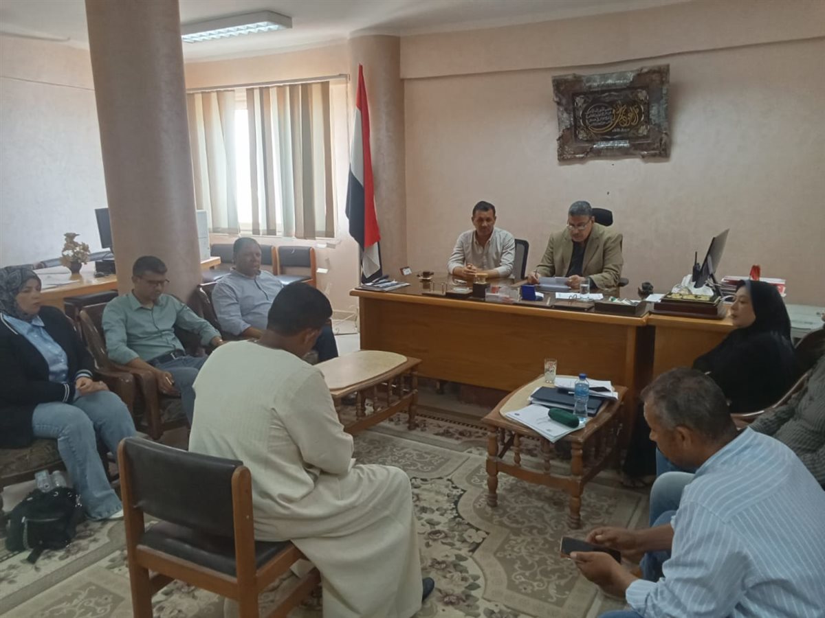 نائب محافظ اليوم يعقد لقاءً لخدمة المواطنين بقرية العجميين بمركزأبشواي