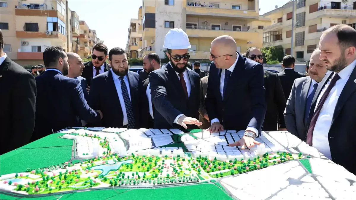 الرئيس السوري أحمد الشرع أثناء تدشين مشاريع تنموية