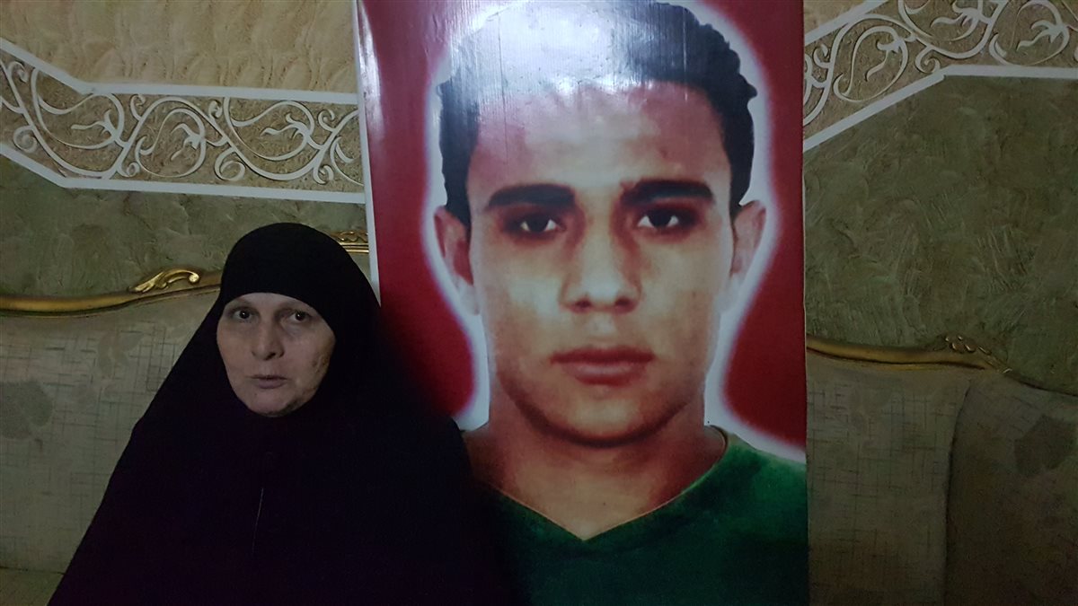 بعد 19عام من رحيله في الملعب.. والدة محمد عبدالوهاب لاعب الأهلي السابق تروي ذكرياتها معه