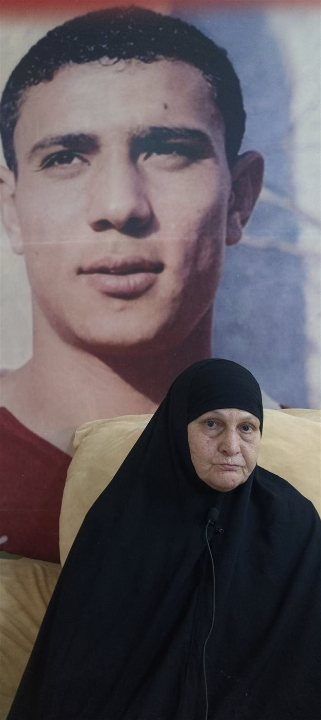 بعد 19عام من رحيله في الملعب.. والدة محمد عبدالوهاب لاعب الأهلي السابق تروي ذكرياتها معه