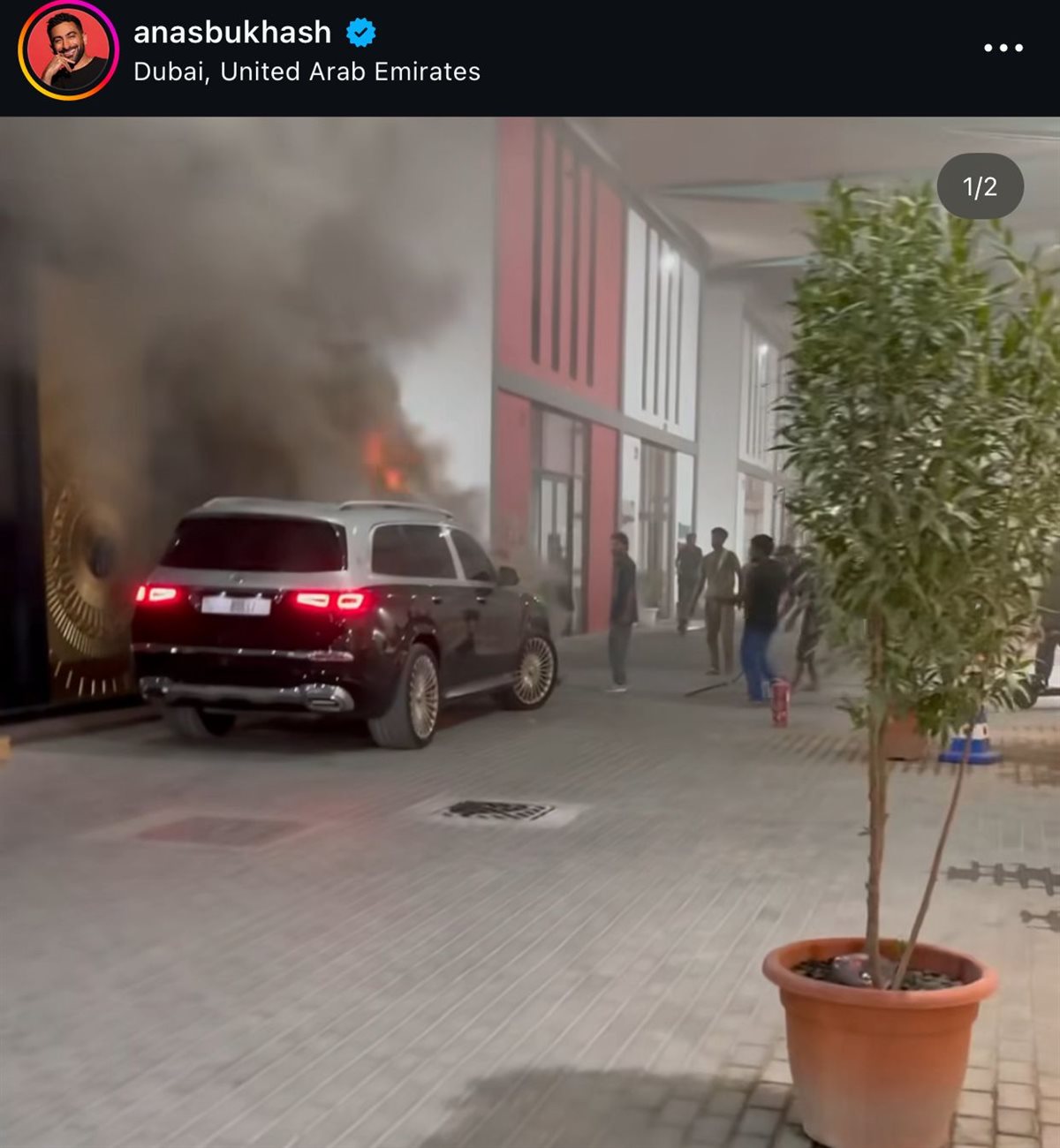 سيارة أنس بوخش أثناء الإحتراق