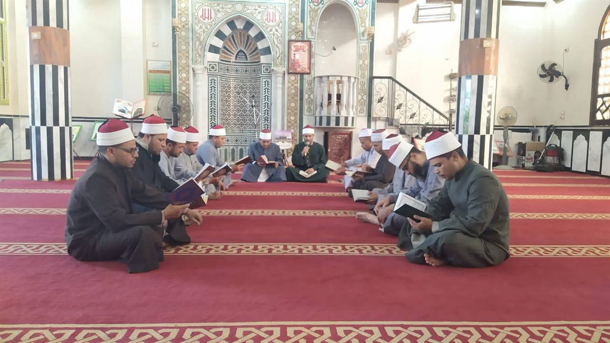 مقارئ الأئمة تزين مساجد الفيوم في شهر ميلاد الحبيب