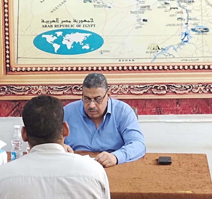 نائب المحافظ يعقد لقاءً لخدمة المواطنين بقرية كفور النيل مركز الفيوم