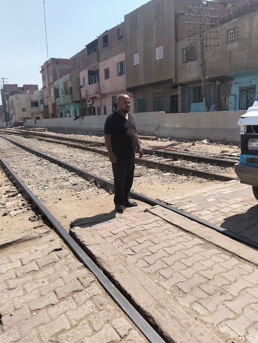 عامل المزلقان الذى أنقذ الشاب