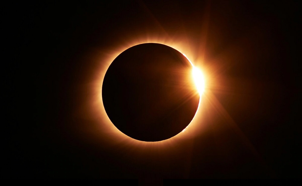 <strong>كسوف الشمس الجزئي 2025</strong>
