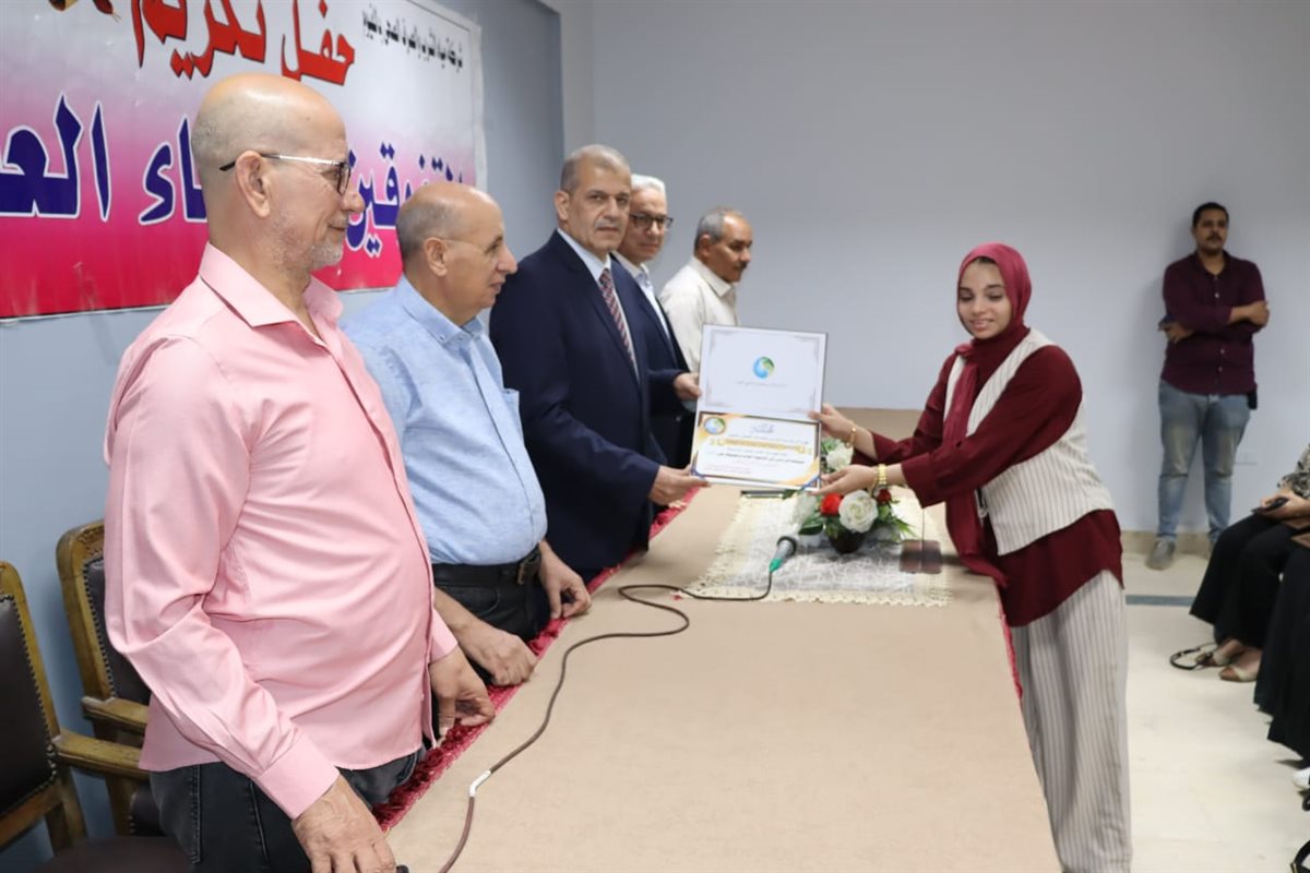 مياه الفيوم” تكرّم 49 من أبناء العاملين المتفوقين دراسيًا