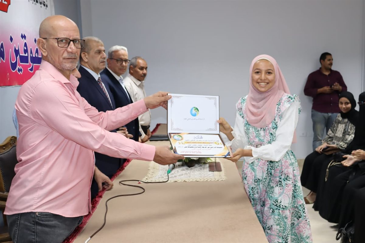 مياه الفيوم” تكرّم 49 من أبناء العاملين المتفوقين دراسيًا