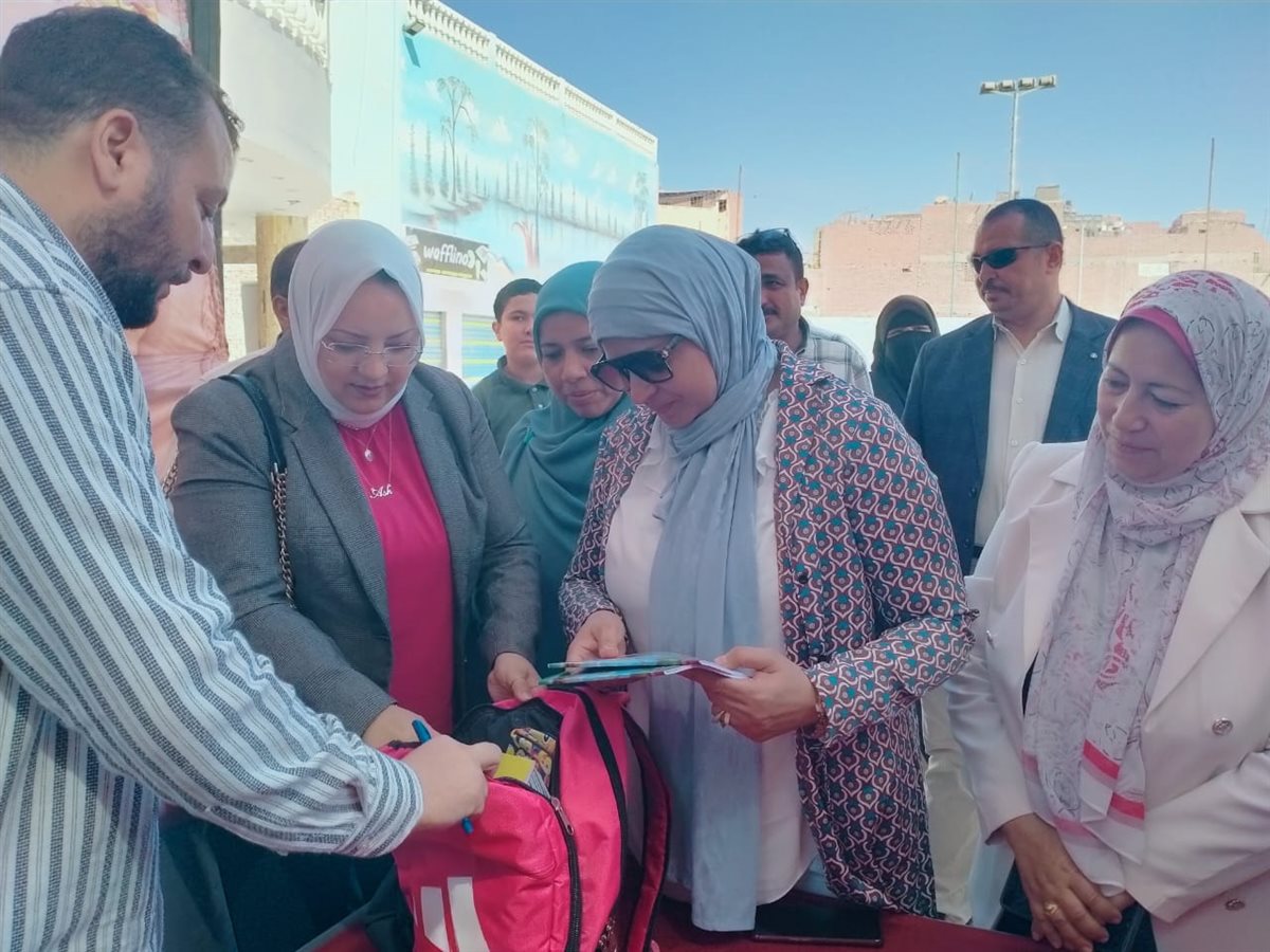 رئيس مركز ابشواى : توزيع 500 شنطة مدرسية و500 جنيه للزي المدرسي بطبهار