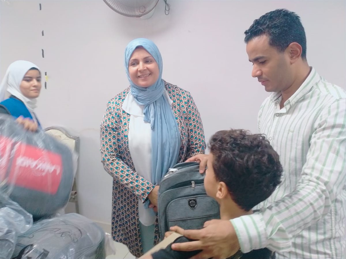 توزيع 100 شنطة متكاملة و100 زوج من الكوتشي للأسر الأولى بالرعاية بابشواي <br>