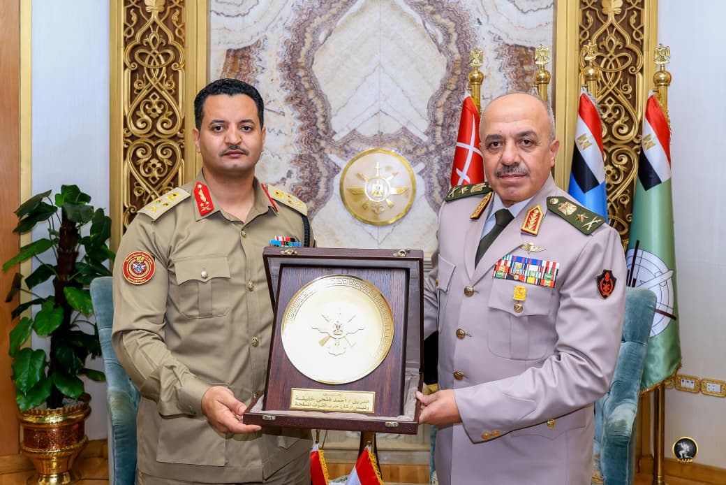 رئيس الأركان الليبي الفريق خالد حفتر في القاهرة لتعزيز التعاون العسكري مع مصر