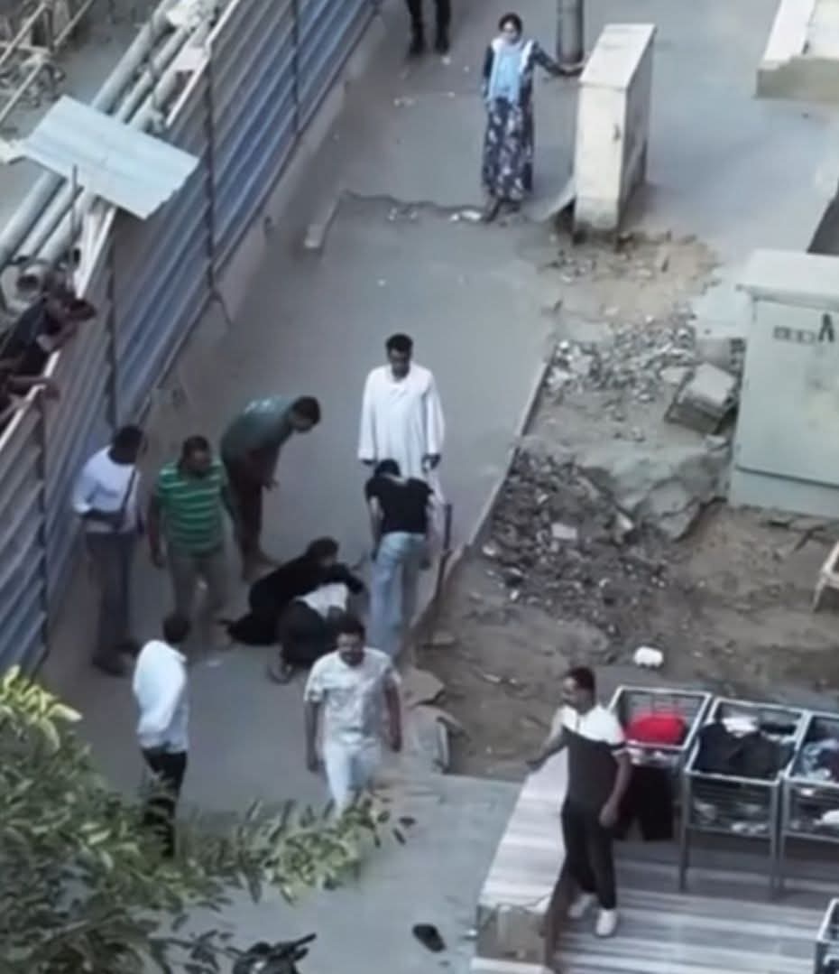 الزوجة تحاول حماية زوجها&nbsp;