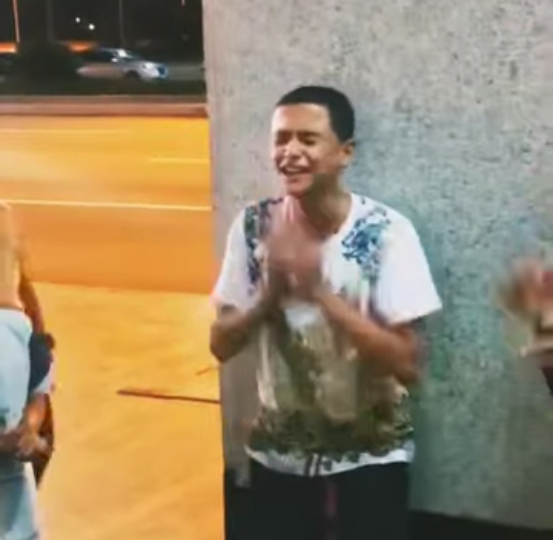 دموع تخطف الأنظار