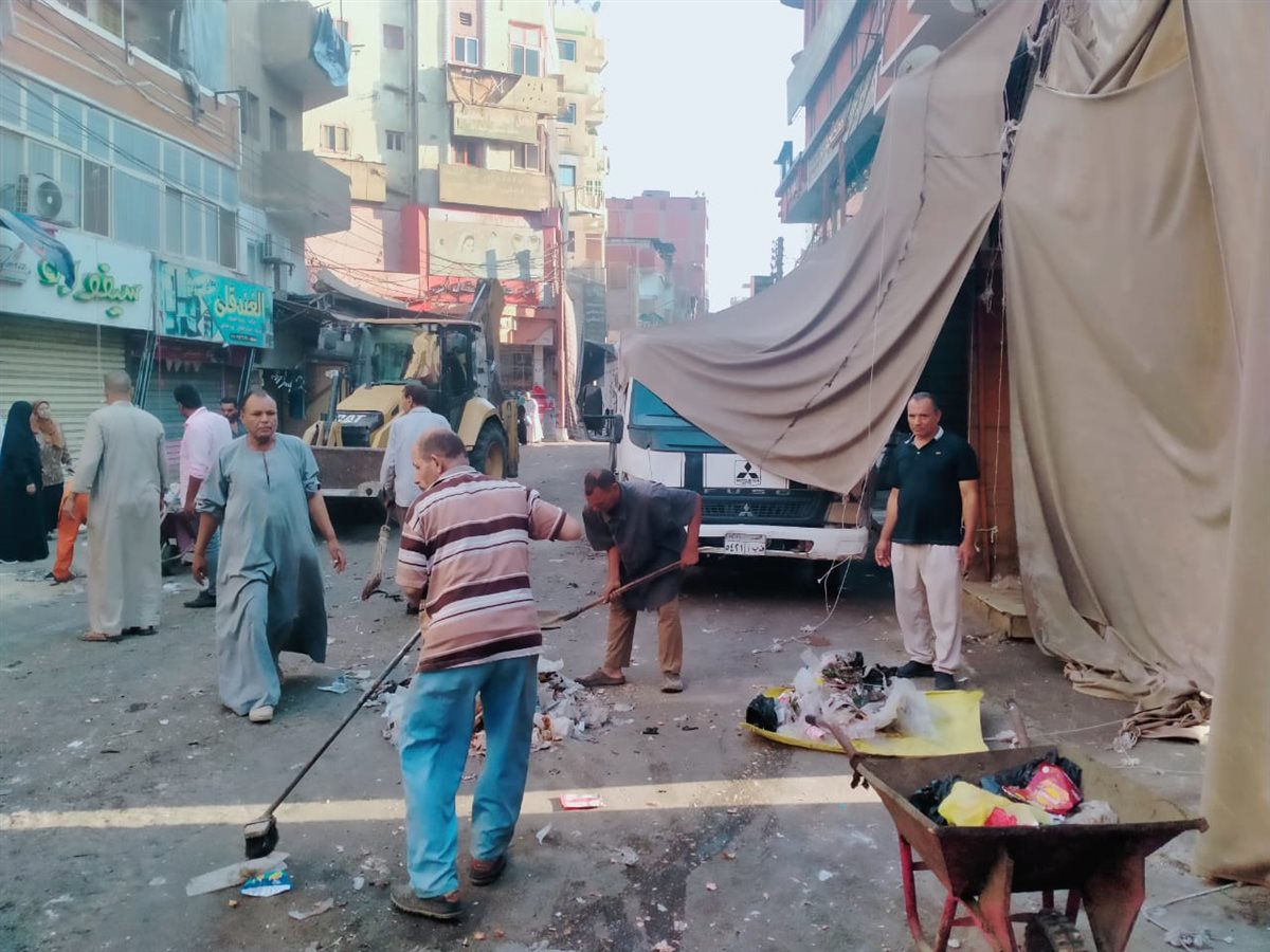 مصادرة ٤٨ مخالفة متنوعة ورفع وإزالة ١١٠حالة عوائق حديدية وإستندات وبلدورات بأبشواى<br>